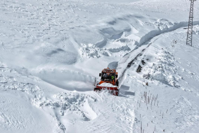 Nisan karı Doğu'yu vurdu: 77 yerleşim yeri ulaşıma kapalı
