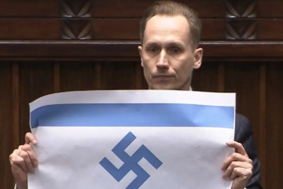 Polonya Parlamentosu'nda şok eylem! Milletvekili Nazi sembollü İsrail bayrağı açtı