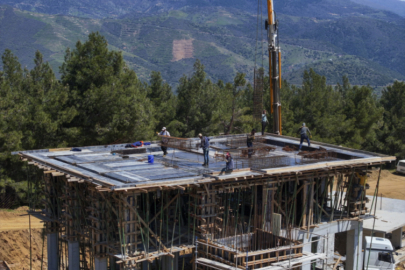 Yanan köyler yeniden kuruluyor