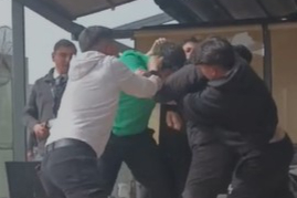 Ankara'da tartıştığı yaşıtını darbeden çocuk kamerada