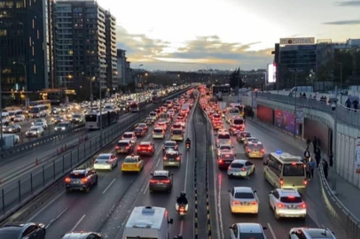 Aylık abonelik dönemi! Arabayı almak yetmiyor: Ek ödeme...