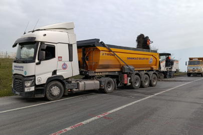 Bursa Orhangazi'de belediyeden ilçe genelinde asfalt yama çalışması