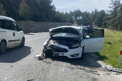 Manisa’da otomobiller çarpıştı: 4 kişi yaralandı
