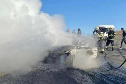 Siirt’te seyir halindeki otomobil alev aldı: 4 kişilik aile son anda kurtuldu