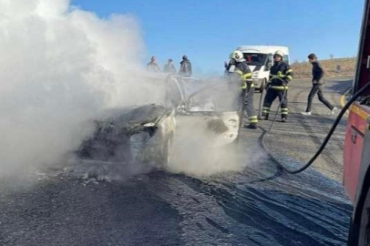 Siirt’te seyir halindeki otomobil alev aldı: 4 kişilik aile son anda kurtuldu