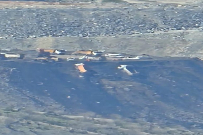 Şırnak'ta hafriyat sahasında toprak kayması: Park halindeki 2 araç şarampole yuvarlandı