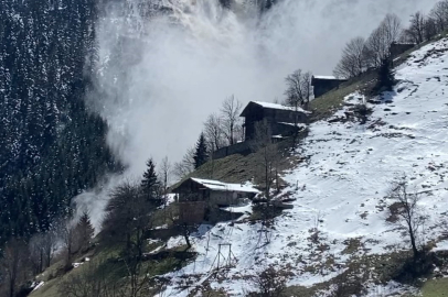 Trabzon’daki çığ anı cep telefonu kamerasına yansıdı