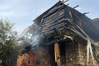Burdur'da boş ahşap evde yangın