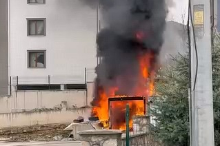 Bursa'da depoda çıkan yangında tüp bomba gibi patladı!