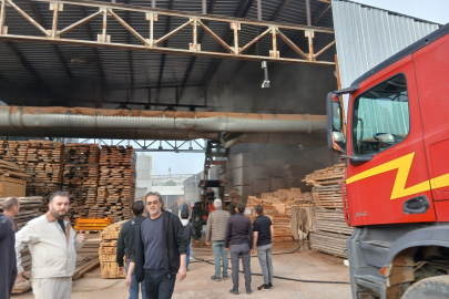 Bursa'da mobilya fabrikasında çıkan yangın söndürüldü