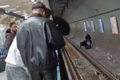 İstanbul Kadıköy metro istasyonunda intihar girişimi vatandaşlar tarafından engellendi