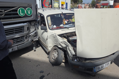 Karabük'te tırla çarpışan otomobildeki 1 kişi ağır yaralandı