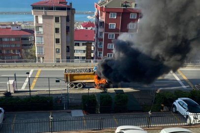Trabzon'da taş kamyonu yangını korkuttu
