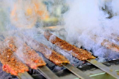 Turiste 91 bin liraya kebap satan satıcı gözaltına alındı!