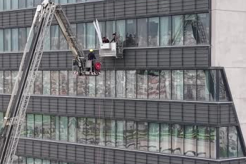 Bursa’da işçiler metrelerce yüksekte mahsur kaldılar!