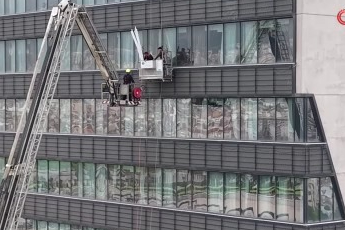 Bursa’da işçiler metrelerce yüksekte mahsur kaldılar!