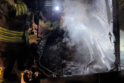 Hatay'da seyir halindeki otomobilde çıkan yangın söndürüldü
