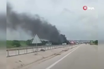 Bursa'da seyir halindeki otomobil alev aldı