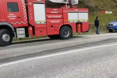 Bursa'da su yüklü tır yamaca devrildi!