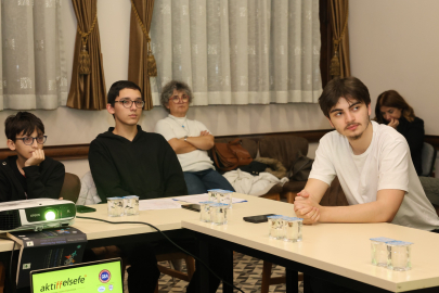 Bursa Osmangazi Belediyesi’nden gençlere eleştirel düşünce atölyesi