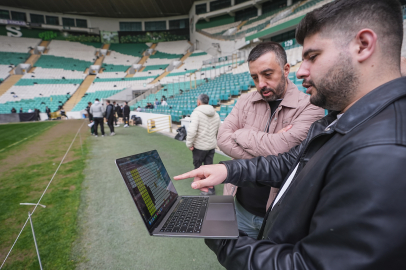 Bursaspor taraftarından şampiyonluk maçına 40 bin kartonluk koreografi