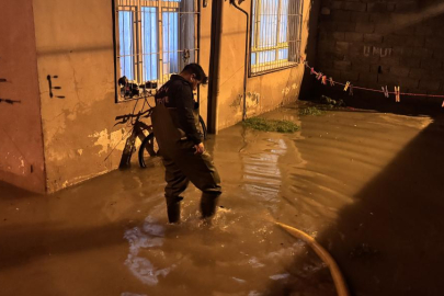 Adana'da sağanak hayatı olumsuz etkiledi