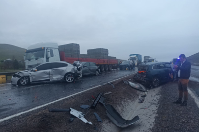 Aksaray'da yolcu otobüsü 10 araca çarparak durabildi: 7 yaralı