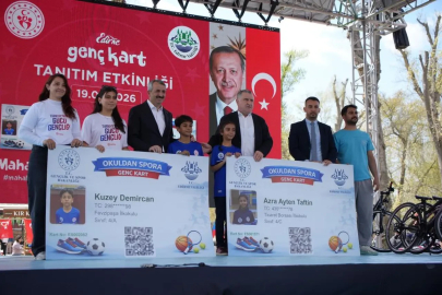 Bakan Bak’tan ailelere ‘sevgi’ çağrısı: Lütfen çocuklarınızla konuşun, çocuklarınıza sarılın