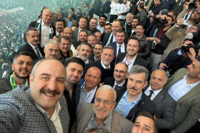 Mustafa Varank'tan şampiyonluk selfiesi!
