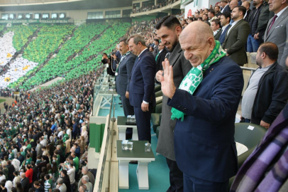 Zafer Partisi Genel Başkanı Ümit Özdağ Bursaspor maçında