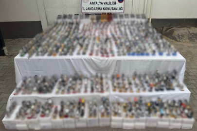 Antalya’da piyasa değeri 15 milyon lira olan kaçak gözlük ve saatler ele geçirildi