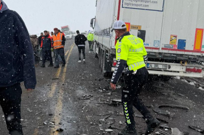 Artvin’de sis ve hatalı sollama kazaya neden oldu: 2 yaralı