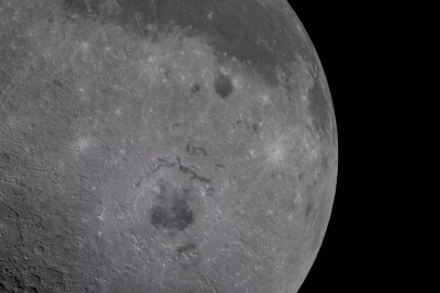 Ay’da futbol sahası büyüklüğünde yeni krater oluştu