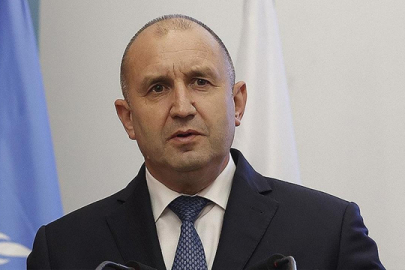 Bulgaristan'da ilk sonuçlar, eski Cumhurbaşkanı Radev'in tek başına hükümet kurabileceğini gösteriyor