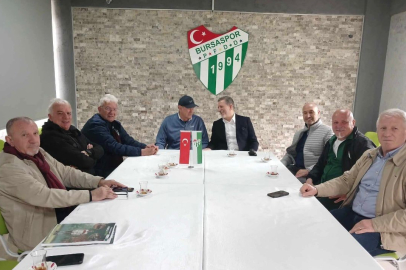 Bursaspor'un unutulmaz kaptanı Özden'in kitabı öğrencilere dağıtıldı