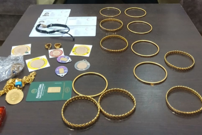 Diyarbakır’da otobüste unutulan çok sayıda altın sahibine teslim edildi