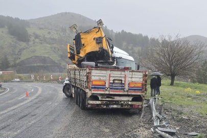 Elazığ'da kaza yapan tırı taşıyordu: O tır da kaza yaptı