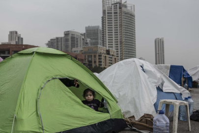 İşgalci İsrail, Lübnan'ın güneyinde yerinden ettiği aileleri geri dönmemeleri için uyardı