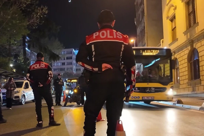 İstanbul Kadıköy'de polis ekipleri asayiş uygulaması gerçekleştirdi