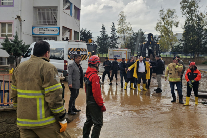 Mardin'de sağanak nedeniyle okulda mahsur kalan 75 öğrenci tahliye edildi
