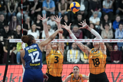 VakıfBank şampiyon: Müthiş geri dönüşle Sultanlar Ligi'ni kazandı