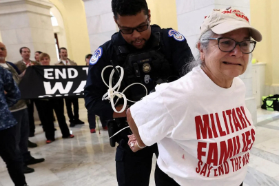 ABD'de İran savaşını protesto eden gaziler gözaltına alındı