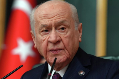 Bahçeli'nin yüzüğü ve rozetindeki mesaj dikkat çekti