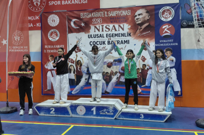 Bursa Büyükşehir Belediyesporlu karateciler göz doldurdu