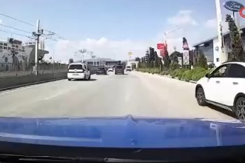 Bursa’da trafikte dehşet anları! Makas atan sürücü...