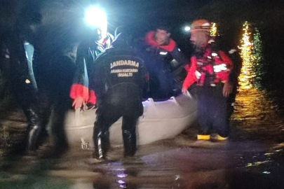 Diyarbakır'da selde mahsur malan çobanı AFAD ve JAK ekipleri kurtardı