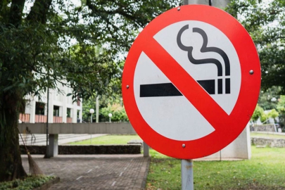 İngiltere’de 1 0cak 2009 sonrası doğanlara ömür boyu sigara yasağı