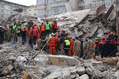 Malatya'da depremde 3 kişinin öldüğü Nusret Bey Apartmanı davasında iki kamu görevlisine hapis cezası