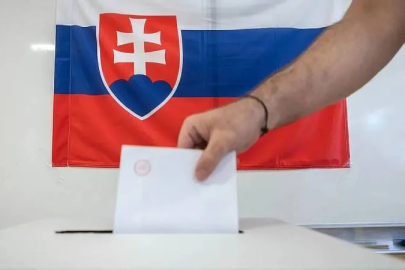 Slovakya siyasîlere ömür boyu maaş konusunda karar vermek için referanduma gidiyor