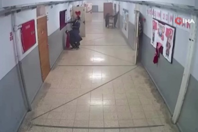 Bursa'da öğrencilerin bayrak hassasiyeti sosyal deneyle test edildi